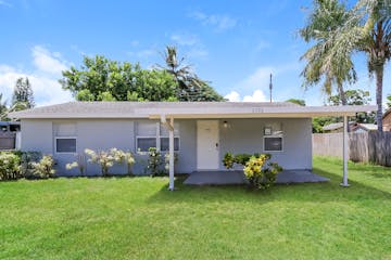 4386 Pine St West Palm Beach, FL 33406